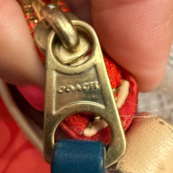 Coach Legacy Weekend Colorblock Signature Nylon Hippie Swing Bag Christmas Red - Picture 11 of 16